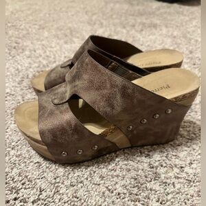 Pierre Dumas Women's Hester-Studded Platform Wedge Sandals